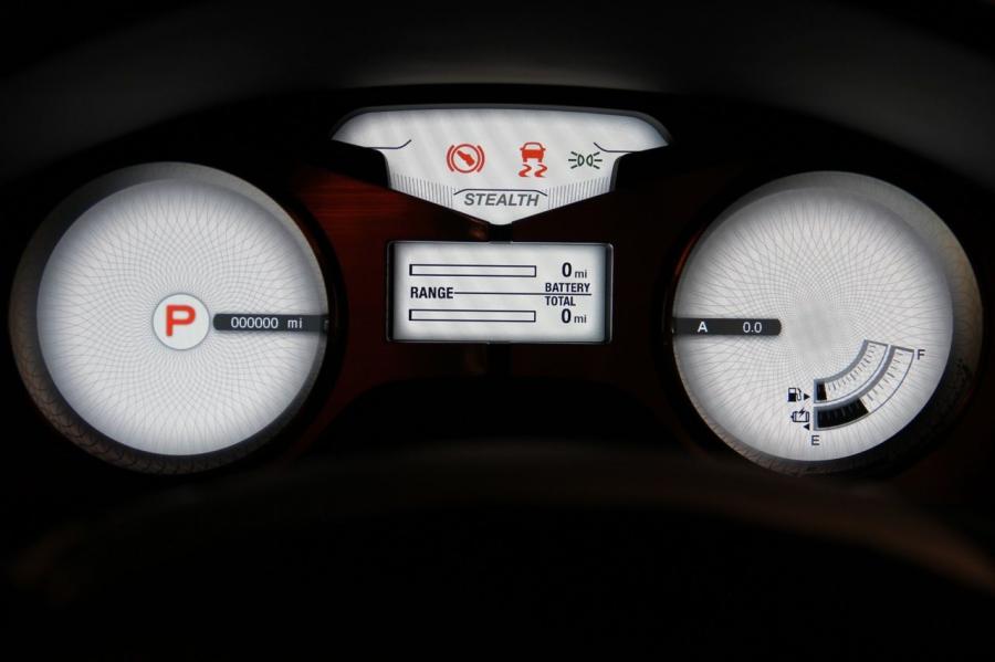 Панель приборов Fisker Karma Surf Shooting Brake 2011 года  (фото 32 из 60)
